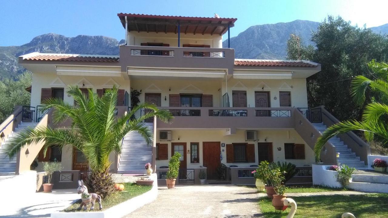 Mιχαλης Apartments Paramythia Eksteriør bilde